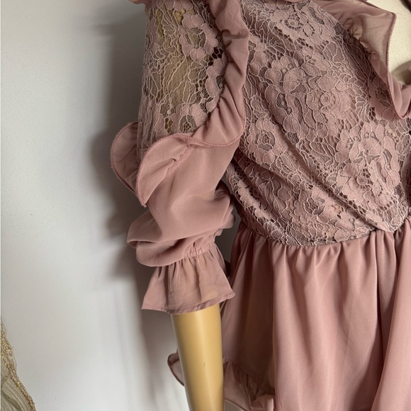 Elegant Lace Ruffle Blouse - Dusty Pink - Picture 3 of 8